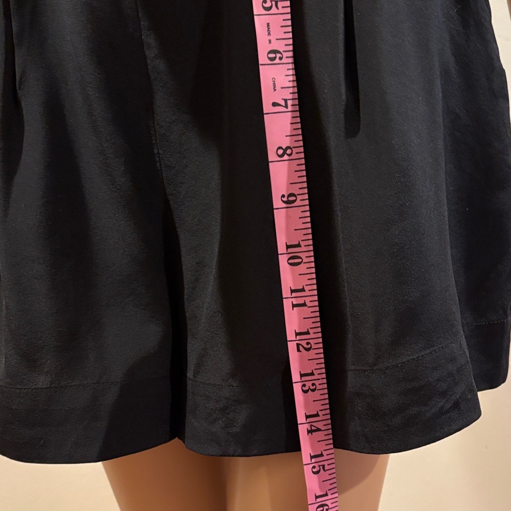 ZIMMERMAN size 1 (US 6) Black Pleated , with Pockets , 100% Silk Women's Shorts - Picture 5 of 9